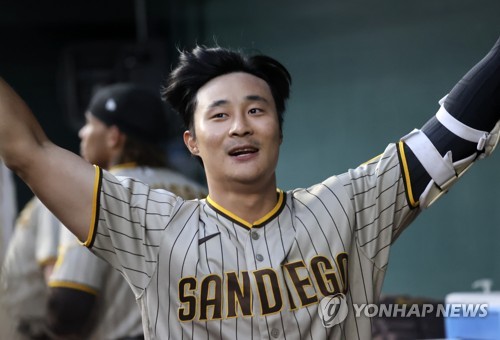 San Diego Padres on X: Ha-Seong Kim with the first of many. #HungryForMore   / X
