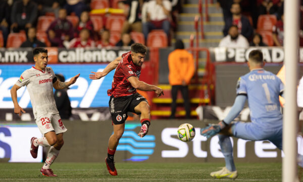 Lucas Cavallini Xolos vs Toluca 2023